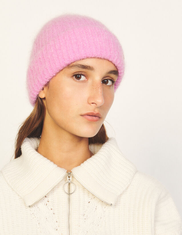 Beanie With Pin'S : The monochromatic color Hot Pink