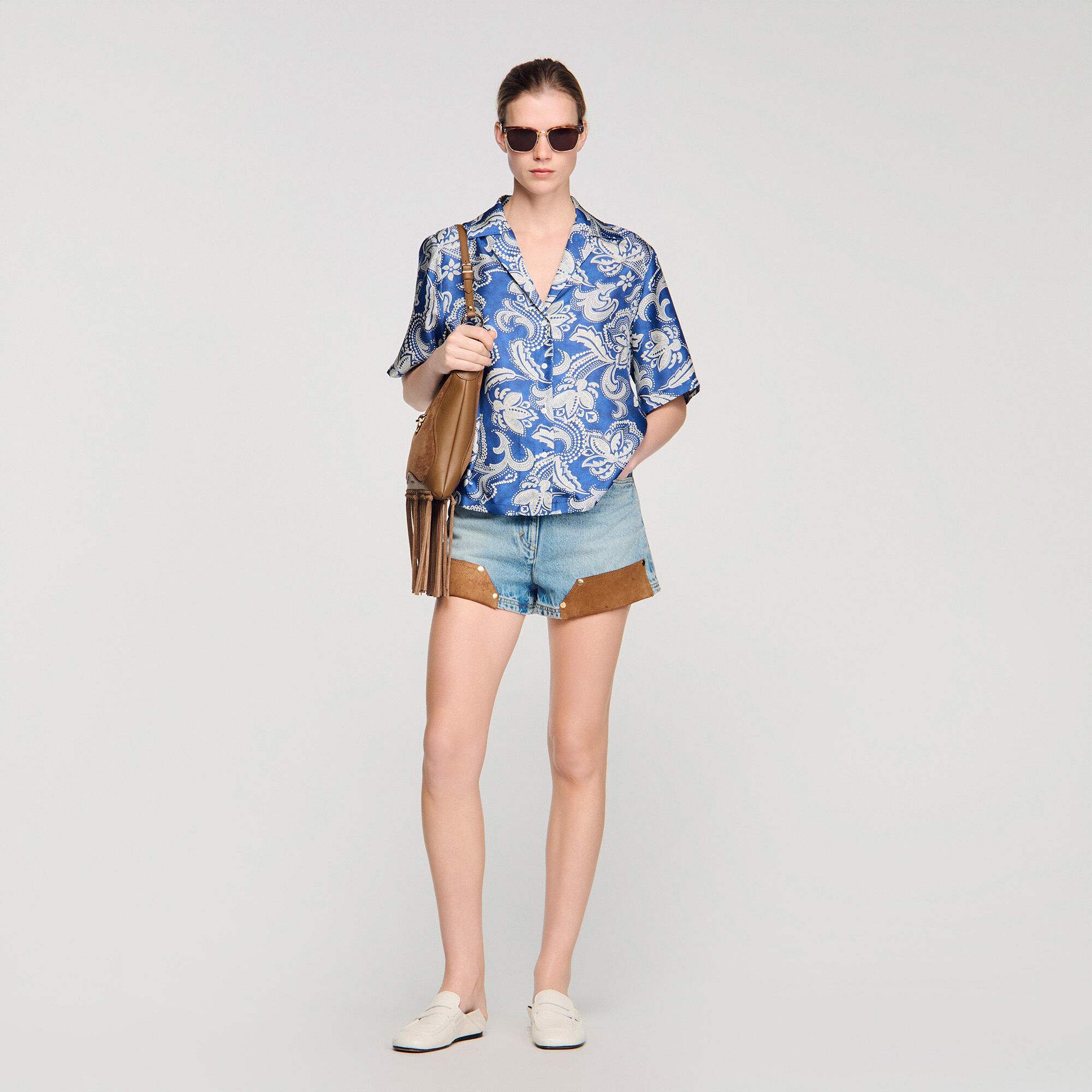 Floral Print Shirt : Shirts color Blue / Ecru