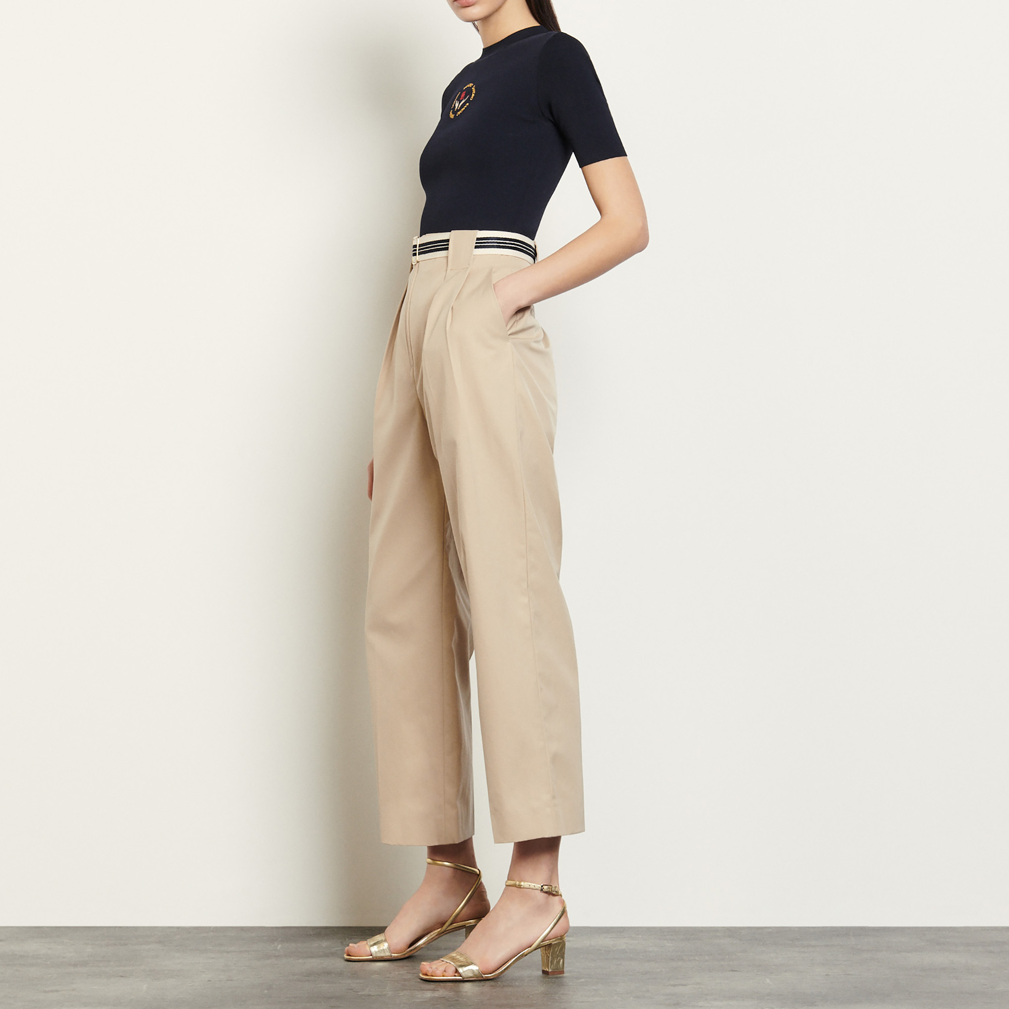beige pants what color shirt
