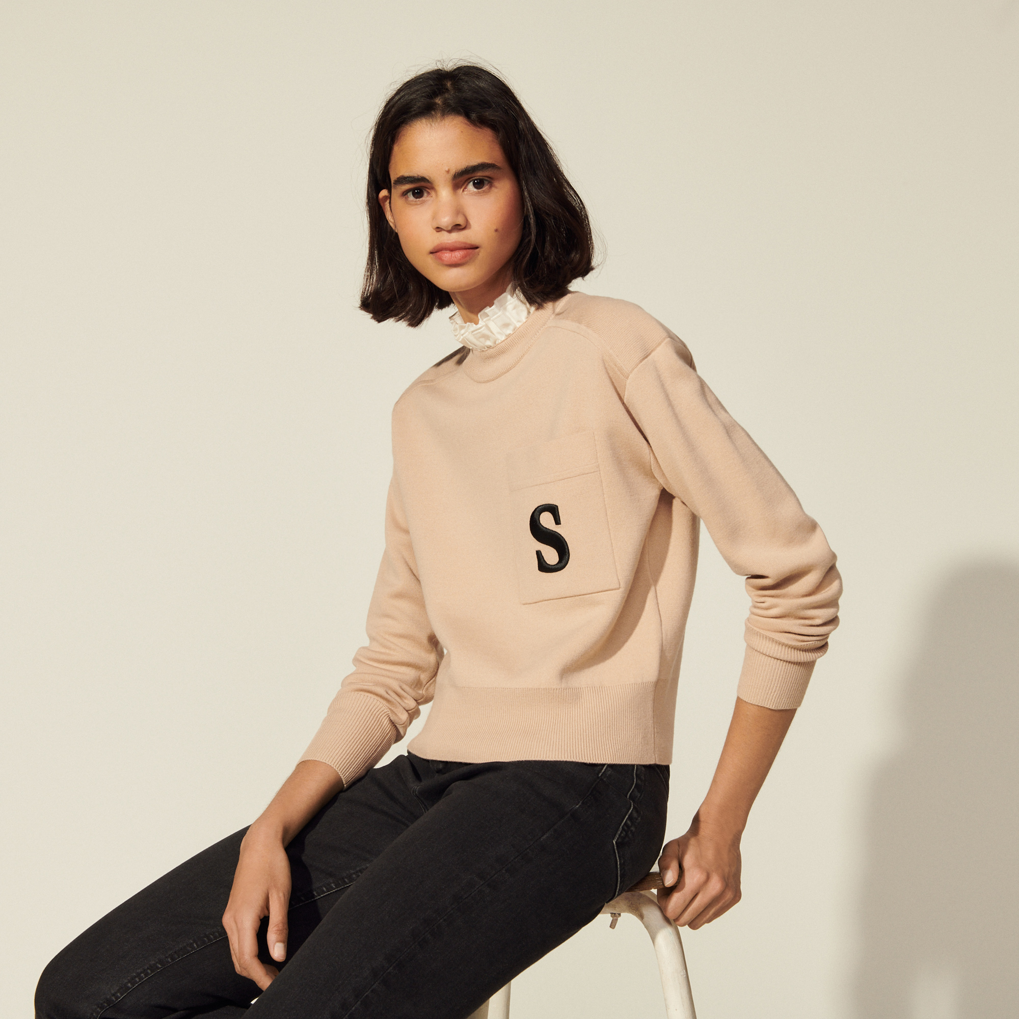 Sweater With Contrasting Ruffled Collar null