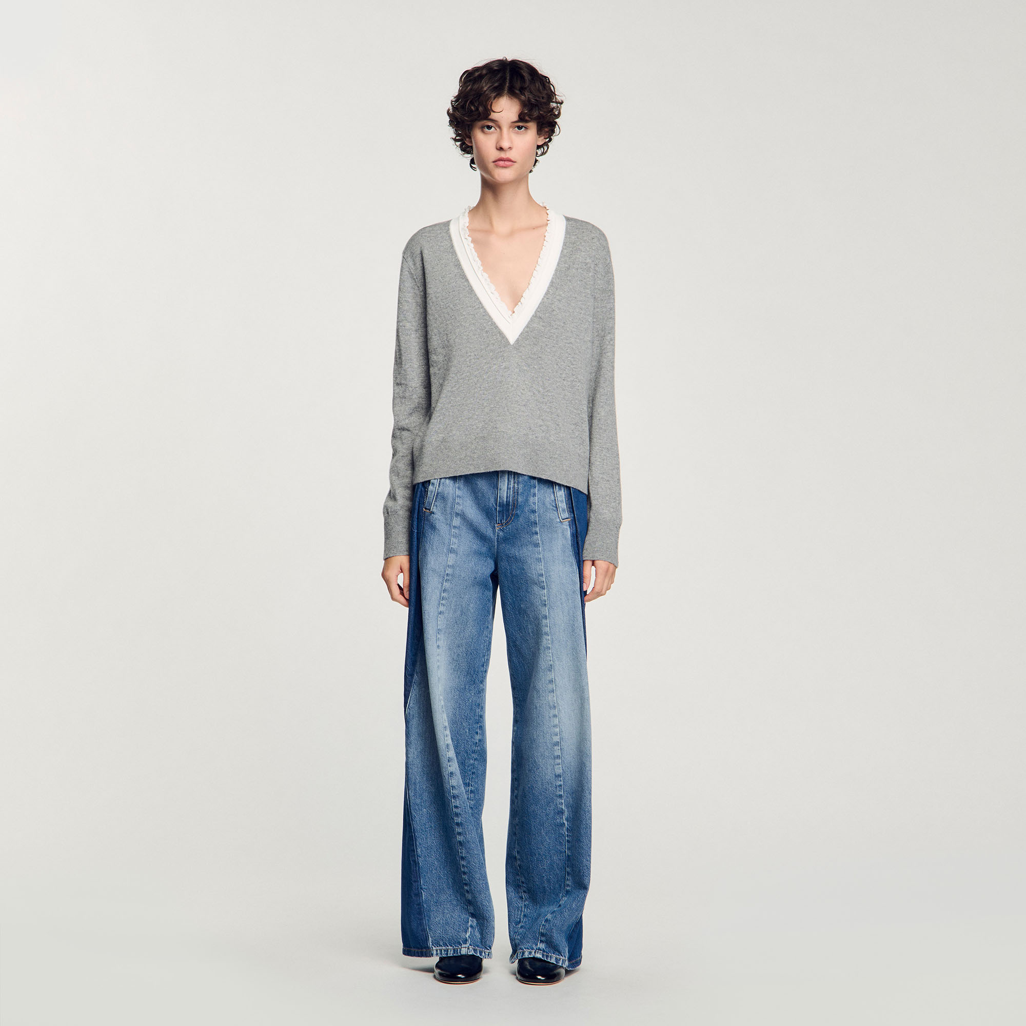 【sandro paris】Vネック ニット SANDRO V-neck Sweater | Grey | FARFETCH